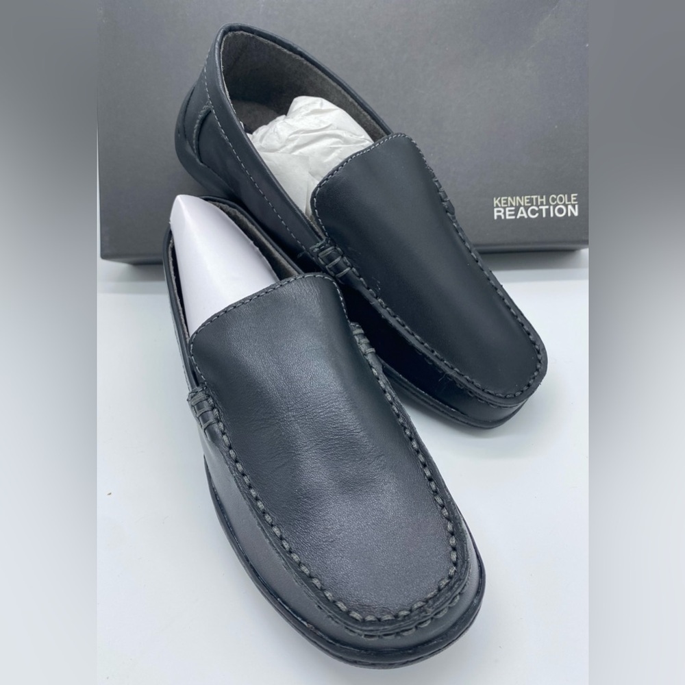 Kenneth Cole Reaction Black “Driving Dime” Boy’s Loafers Size 3.5 NIB